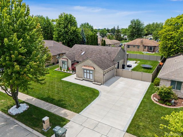 35105 Wellston Avenue, Sterling Heights, MI 48312