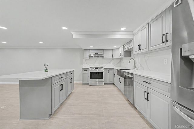 35105 Wellston Avenue, Sterling Heights, MI 48312