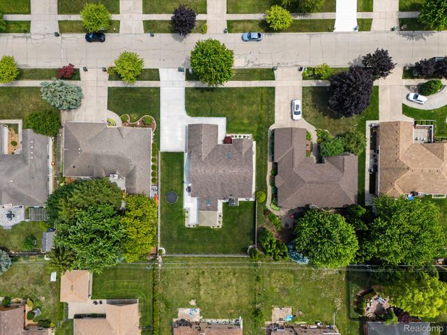 35105 Wellston Avenue, Sterling Heights, MI 48312