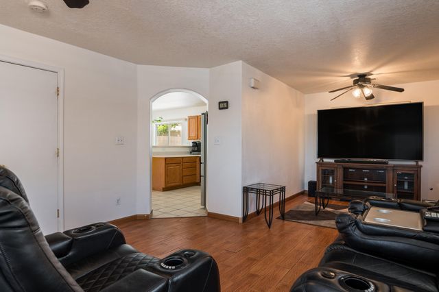 6123 CYONUS Avenue NW, Albuquerque, NM 87114