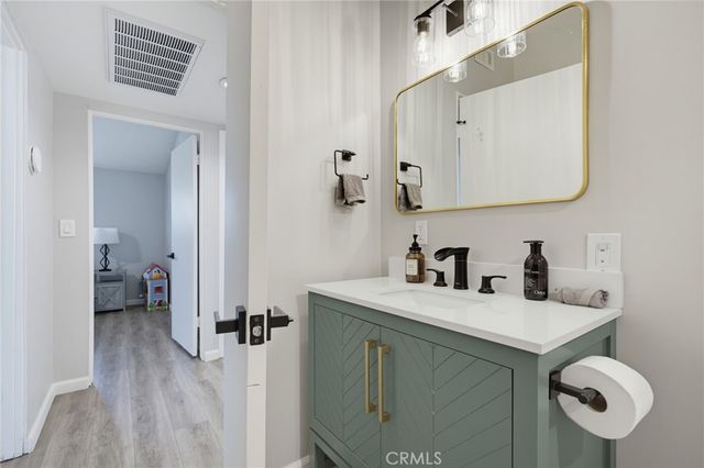 6564 Kelvin Avenue, Los Angeles, CA 91306