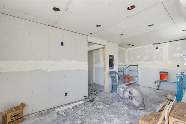 6564 Kelvin Avenue, Los Angeles, CA 91306