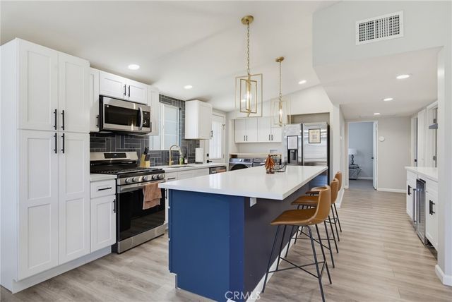 6564 Kelvin Avenue, Los Angeles, CA 91306
