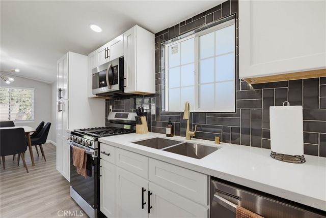 6564 Kelvin Avenue, Los Angeles, CA 91306