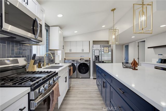 6564 Kelvin Avenue, Los Angeles, CA 91306