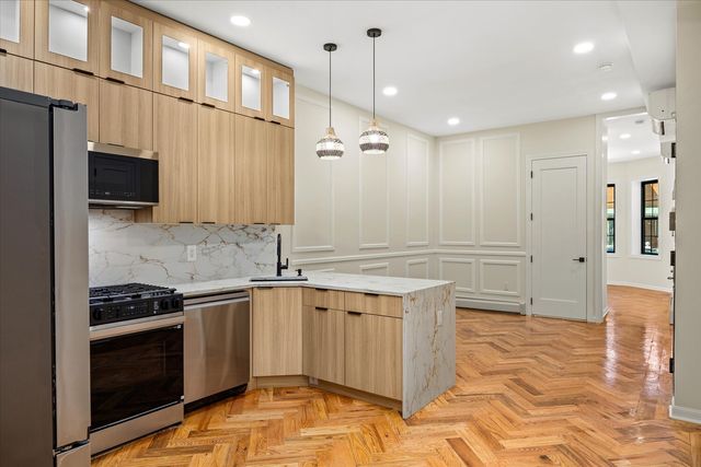 534 KOSCIUSZKO Street, New York City, NY 11221