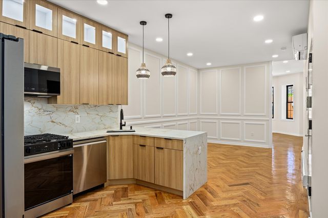 534 KOSCIUSZKO Street, New York City, NY 11221