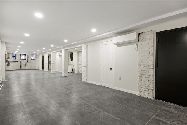 534 KOSCIUSZKO Street, New York City, NY 11221
