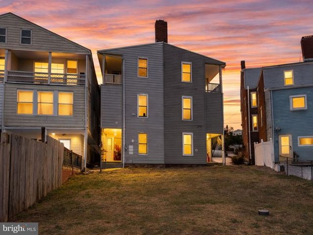 327 1ST AVE, Red Lion, PA 17356