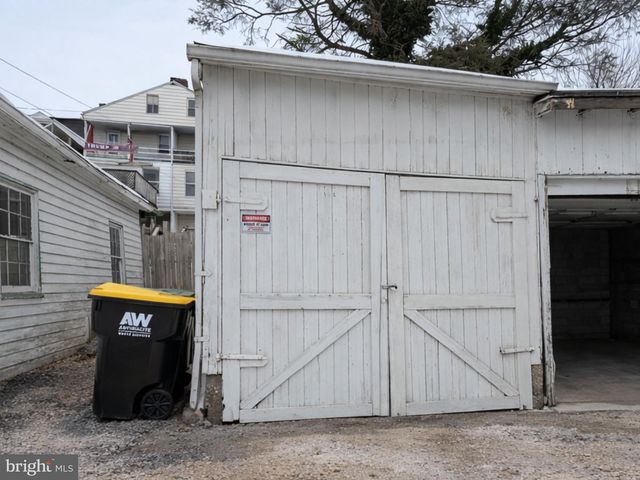 327 1ST AVE, Red Lion, PA 17356