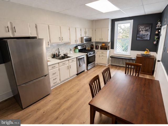 327 1ST AVE, Red Lion, PA 17356