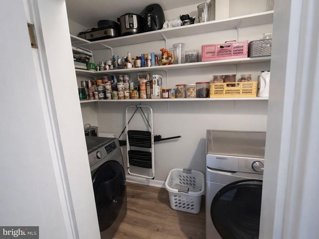 327 1ST AVE, Red Lion, PA 17356