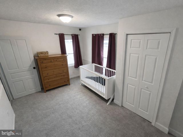 327 1ST AVE, Red Lion, PA 17356