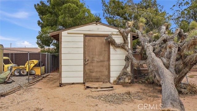 7589 Glider Ave, Hesperia, CA 92345