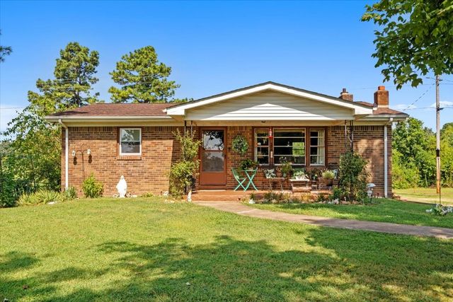 316 N Main St, Erin, TN 37061