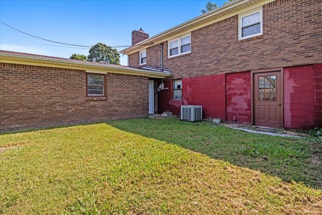 316 N Main St, Erin, TN 37061