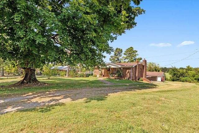 316 N Main St, Erin, TN 37061