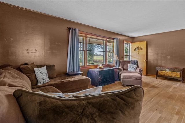 316 N Main St, Erin, TN 37061