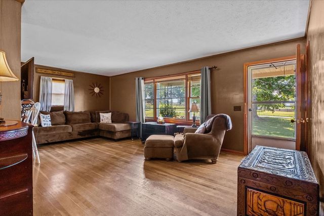 316 N Main St, Erin, TN 37061