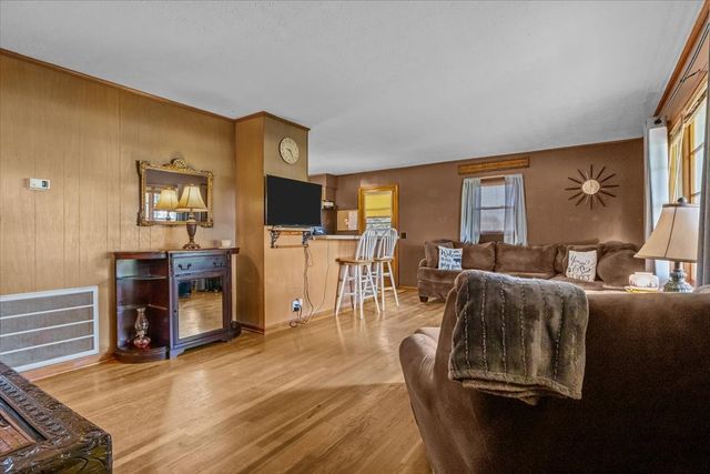 316 N Main St, Erin, TN 37061