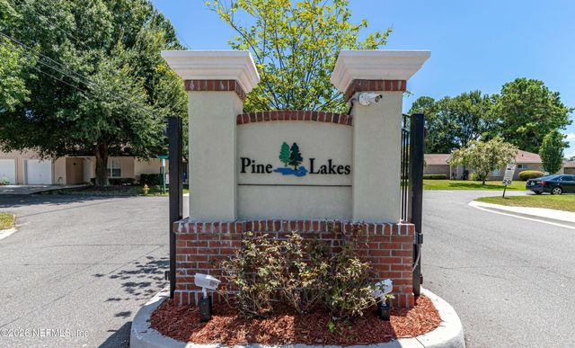 15694 CHIR PINE Drive, Jacksonville, FL 32218