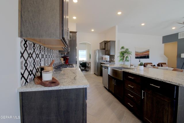 111 Wind Mill Trail, Santa Teresa, NM 88008