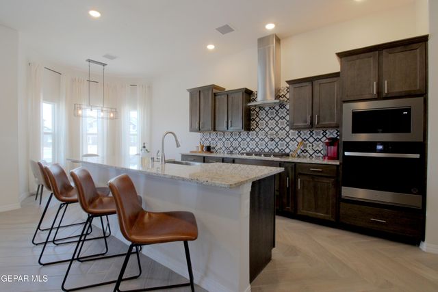 111 Wind Mill Trail, Santa Teresa, NM 88008