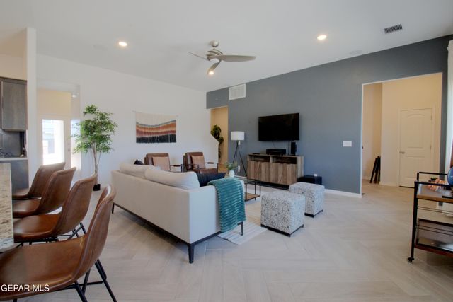 111 Wind Mill Trail, Santa Teresa, NM 88008