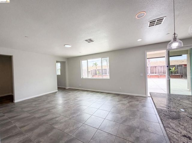 1519 Sycamore Dr, Oakley, CA 94561