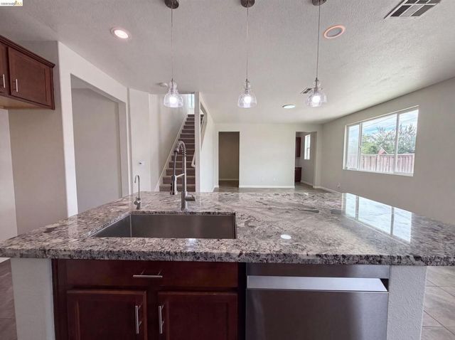1519 Sycamore Dr, Oakley, CA 94561