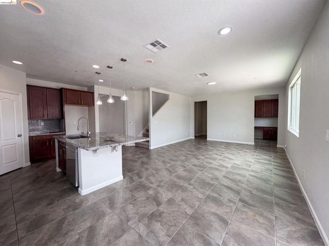 1519 Sycamore Dr, Oakley, CA 94561