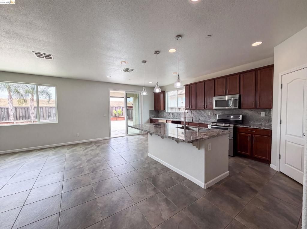 1519 Sycamore Dr, Oakley, CA 94561
