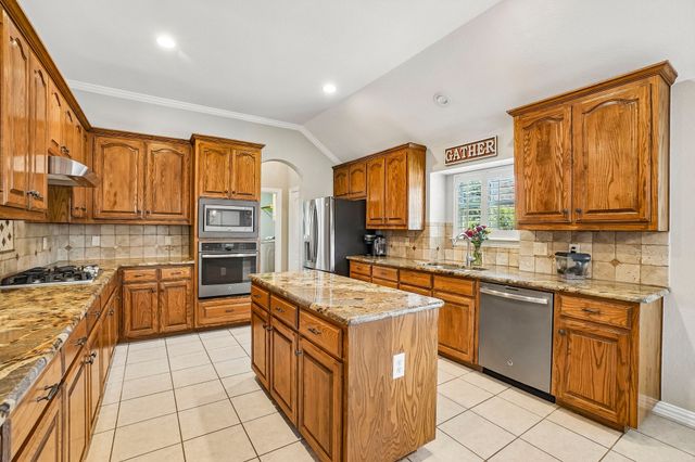 203 Shadow Lane, Shady Shores, TX 76208