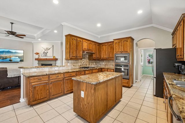 203 Shadow Lane, Shady Shores, TX 76208