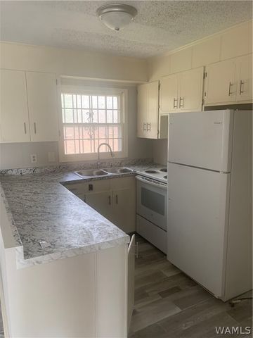 415 Banks Ave, Eutaw, AL 35462