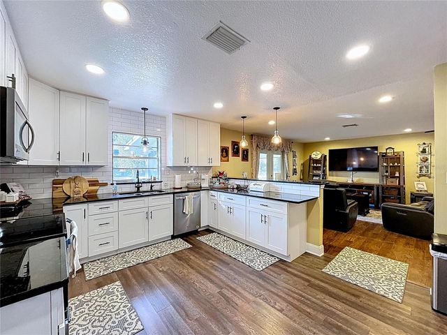 1303 E TRAPNELL ROAD, Plant City, FL 33566