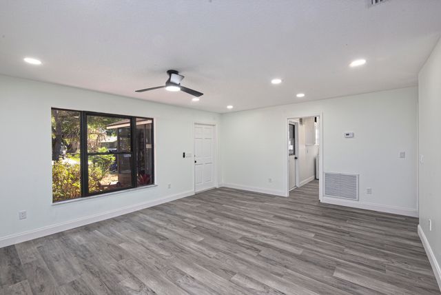 945 SW 33rd Avenue, Vero Beach, FL 32968