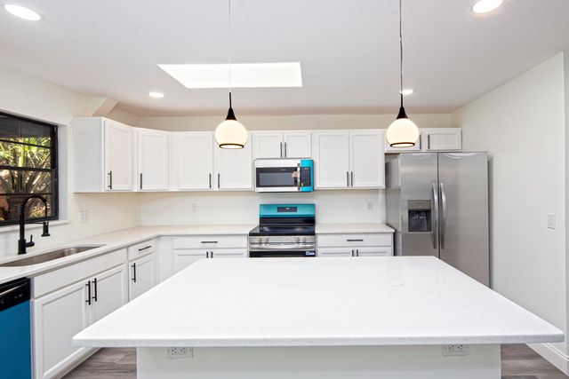 945 SW 33rd Avenue, Vero Beach, FL 32968