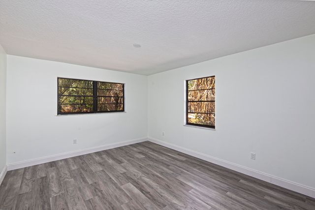 945 SW 33rd Avenue, Vero Beach, FL 32968