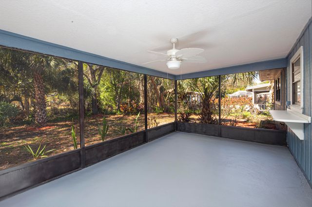 945 SW 33rd Avenue, Vero Beach, FL 32968