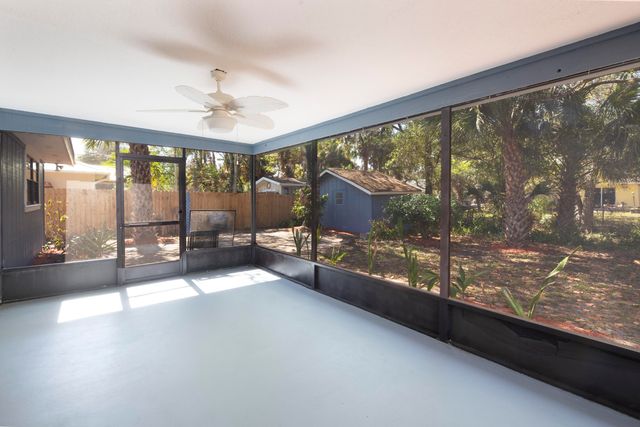 945 SW 33rd Avenue, Vero Beach, FL 32968