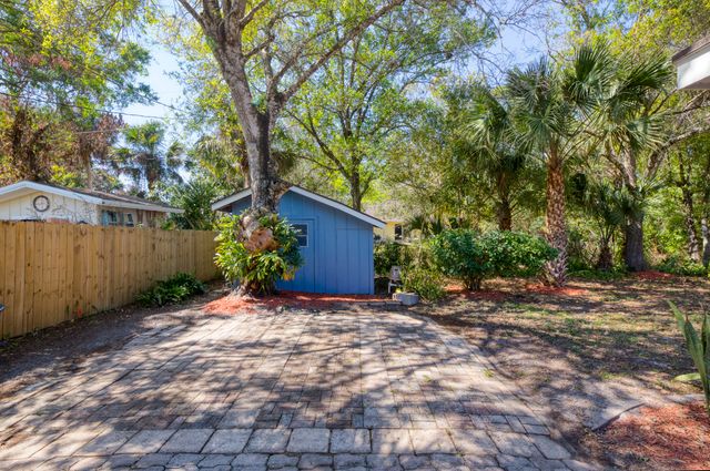 945 SW 33rd Avenue, Vero Beach, FL 32968