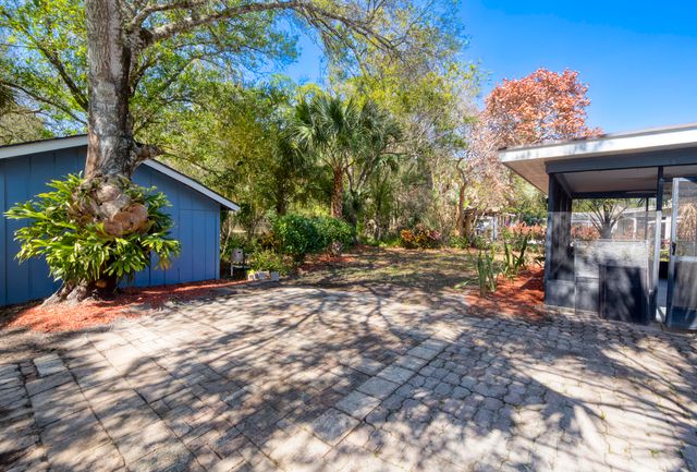 945 SW 33rd Avenue, Vero Beach, FL 32968