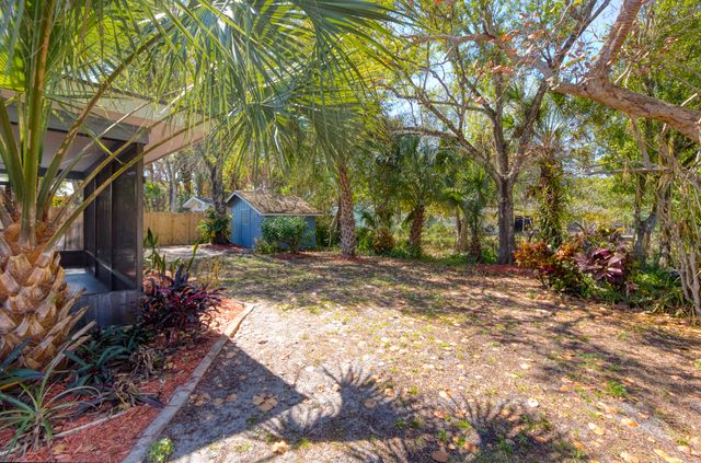 945 SW 33rd Avenue, Vero Beach, FL 32968