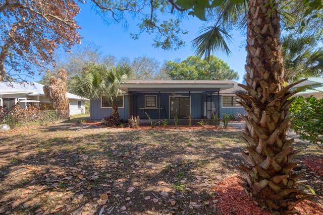 945 SW 33rd Avenue, Vero Beach, FL 32968