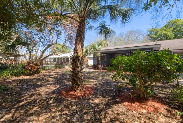 945 SW 33rd Avenue, Vero Beach, FL 32968