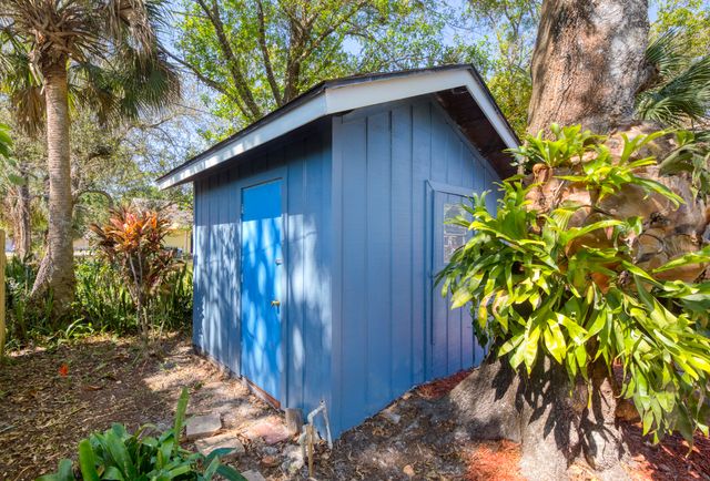 945 SW 33rd Avenue, Vero Beach, FL 32968