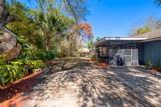 945 SW 33rd Avenue, Vero Beach, FL 32968