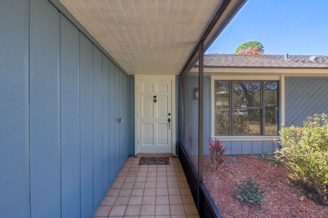 945 SW 33rd Avenue, Vero Beach, FL 32968