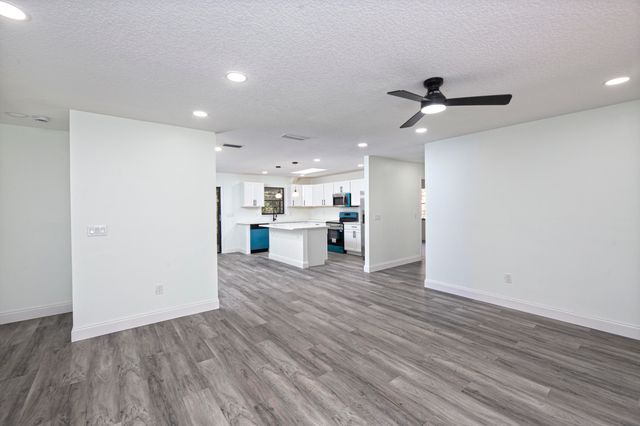 945 SW 33rd Avenue, Vero Beach, FL 32968